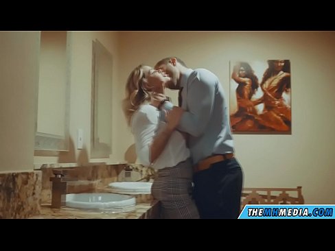 ❤️ Ko vas prsata blondinka zapelje na javnem stranišču Porno pri nas sl.xxxtophd.ru ❌️